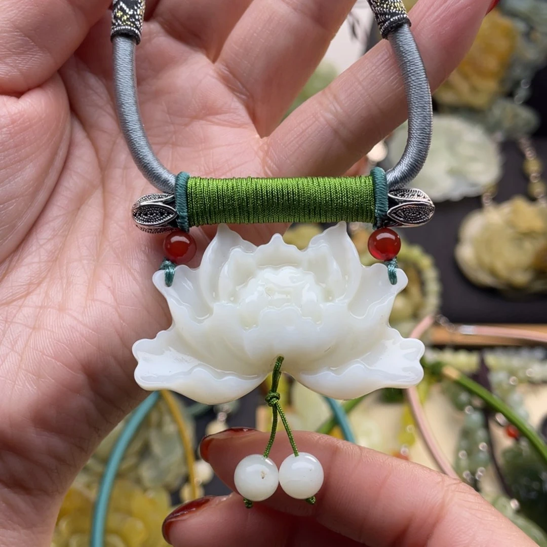 蛇纹石玉颈饰未镶嵌