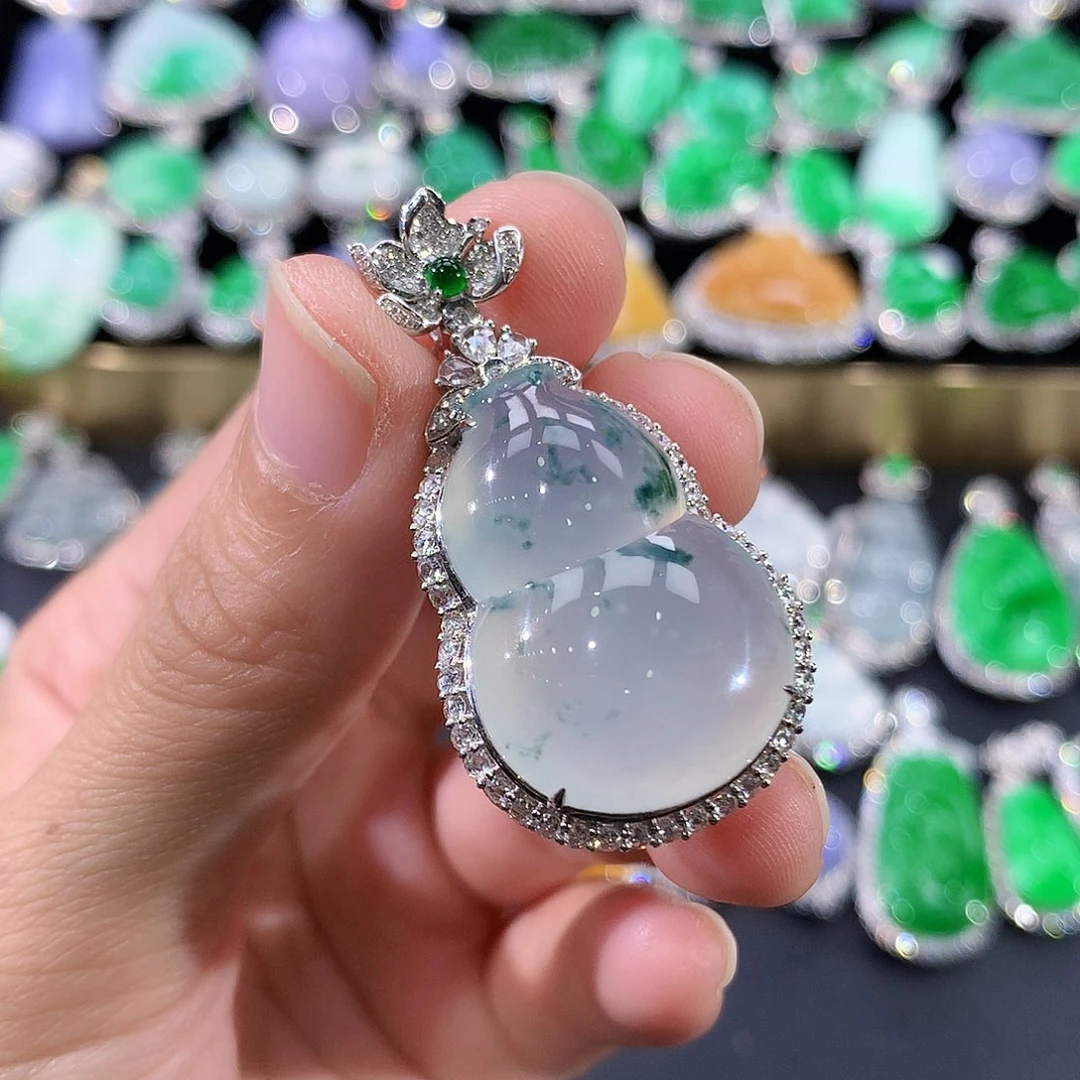 翡翠18K金镶嵌颈饰