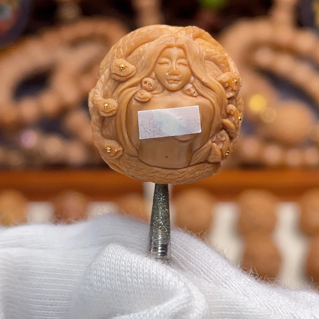 猴头核桃吊坠纯手工美杜莎