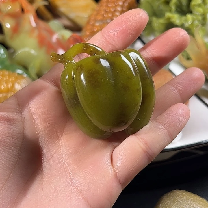 蛇纹石玉未镶嵌珠宝奇石