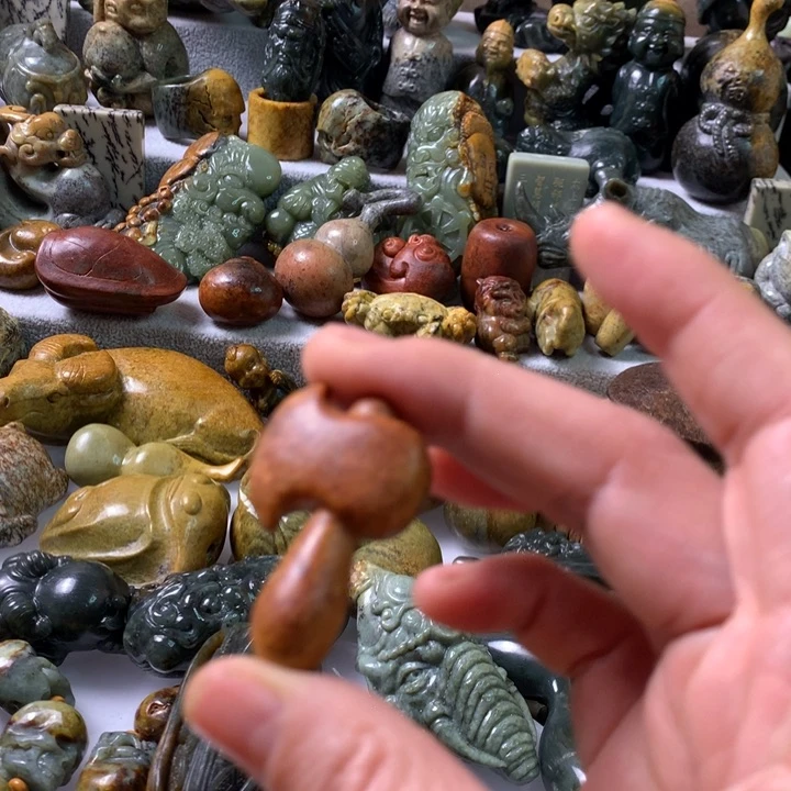 未镶嵌岫岩河磨玉（透闪石质玉）把件