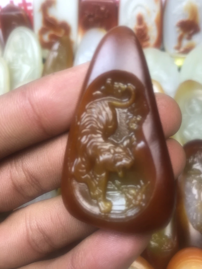 和田玉下山虎吊坠项链