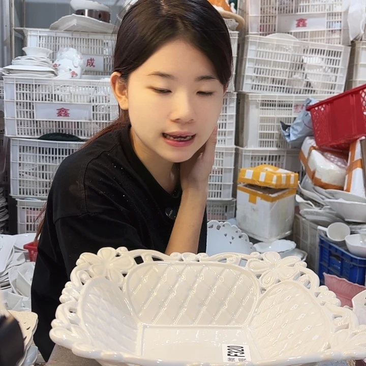 碟微瑕产品………颜色不正一个方的