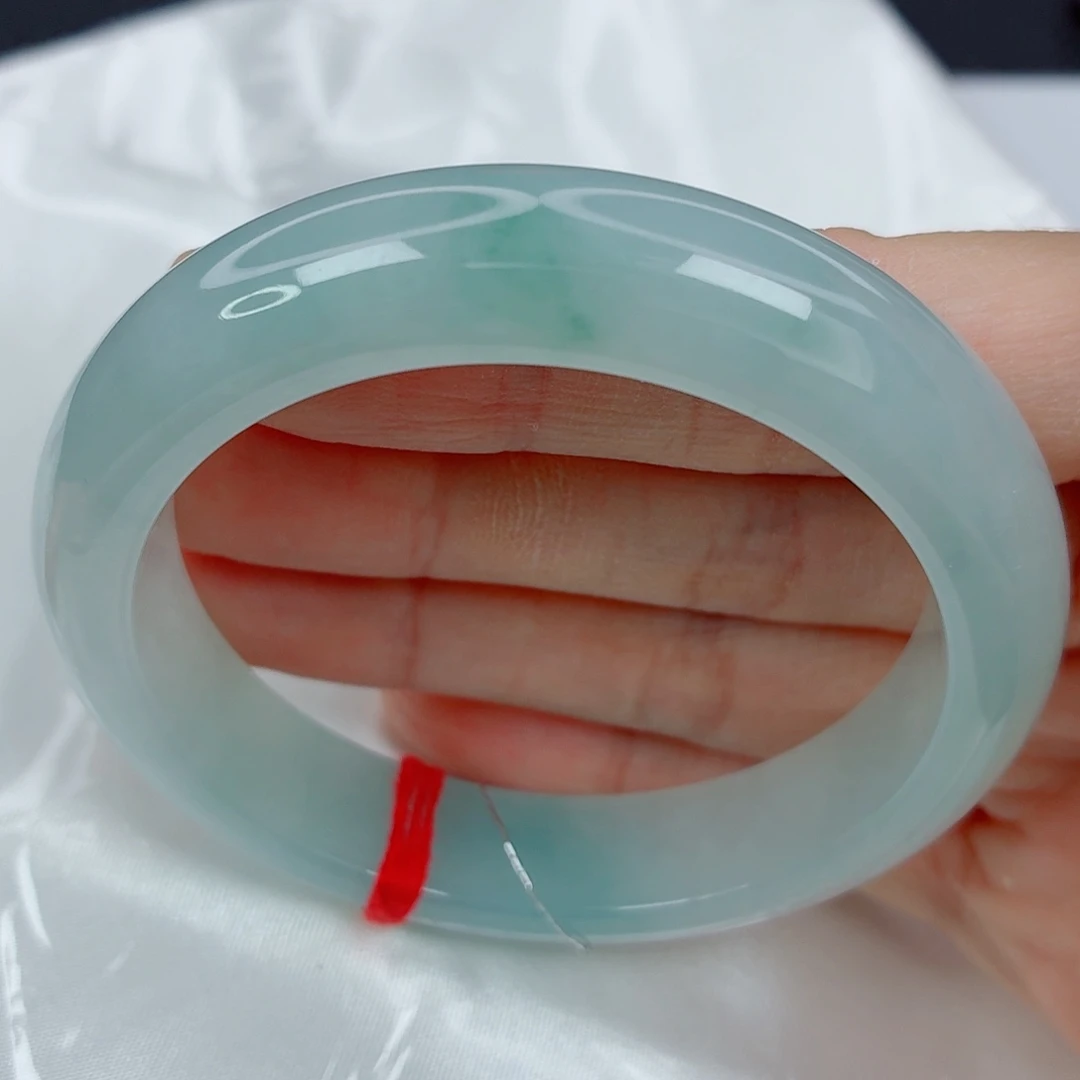 翡翠未镶嵌手镯54.5正圈，细腻润感好，细纹