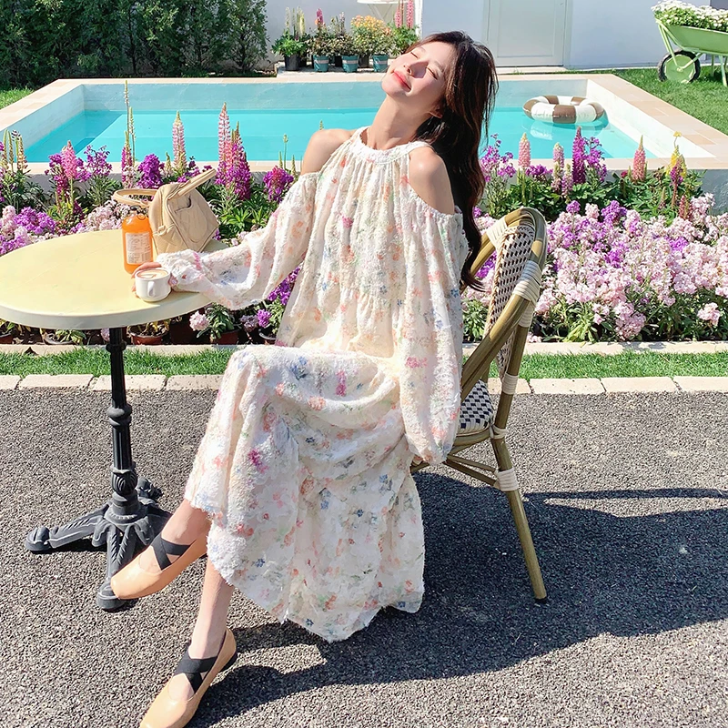 法式碎花挂脖露肩连衣裙女夏2025新款慵懒松弛感穿搭独特漂亮长裙