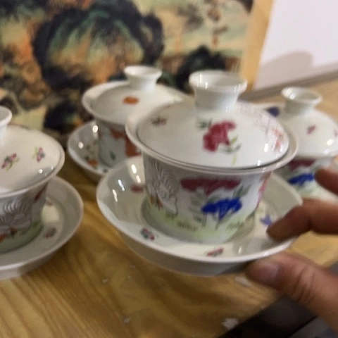 你就在家里吃东西吃哈么乖啦