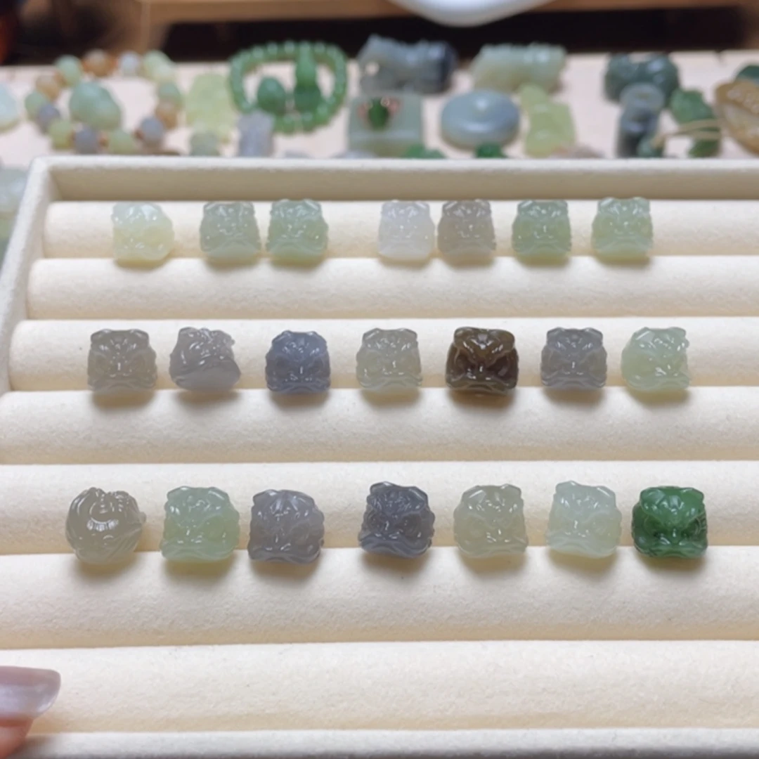 和田玉未镶嵌吊坠(不含链)一个