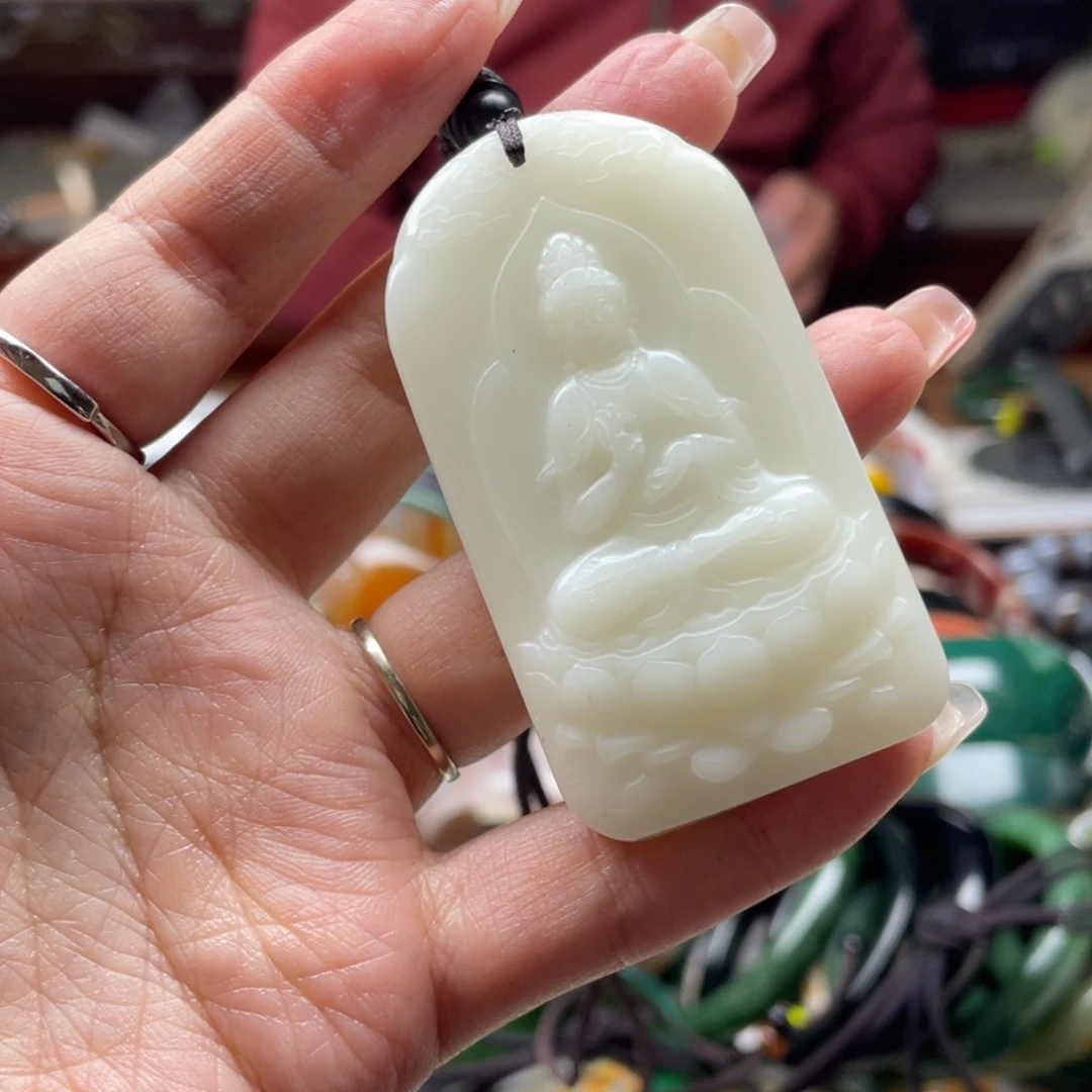 石英岩玉未镶嵌颈饰