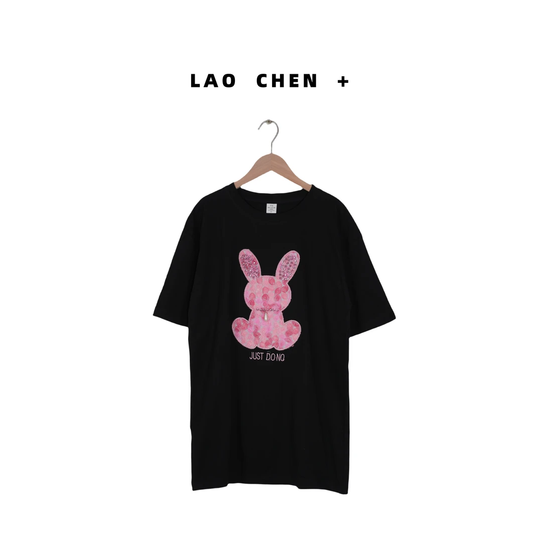 LAO CHEN+纯棉重工兔子镶钻白色短袖t恤女中长款2025夏宽松设计感