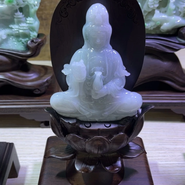 翡翠未镶嵌摆件观音