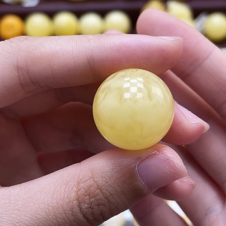 琥珀未镶嵌裸石20.3mm瑕