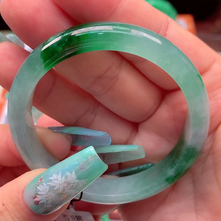 翡翠手镯未镶嵌51.4圈口