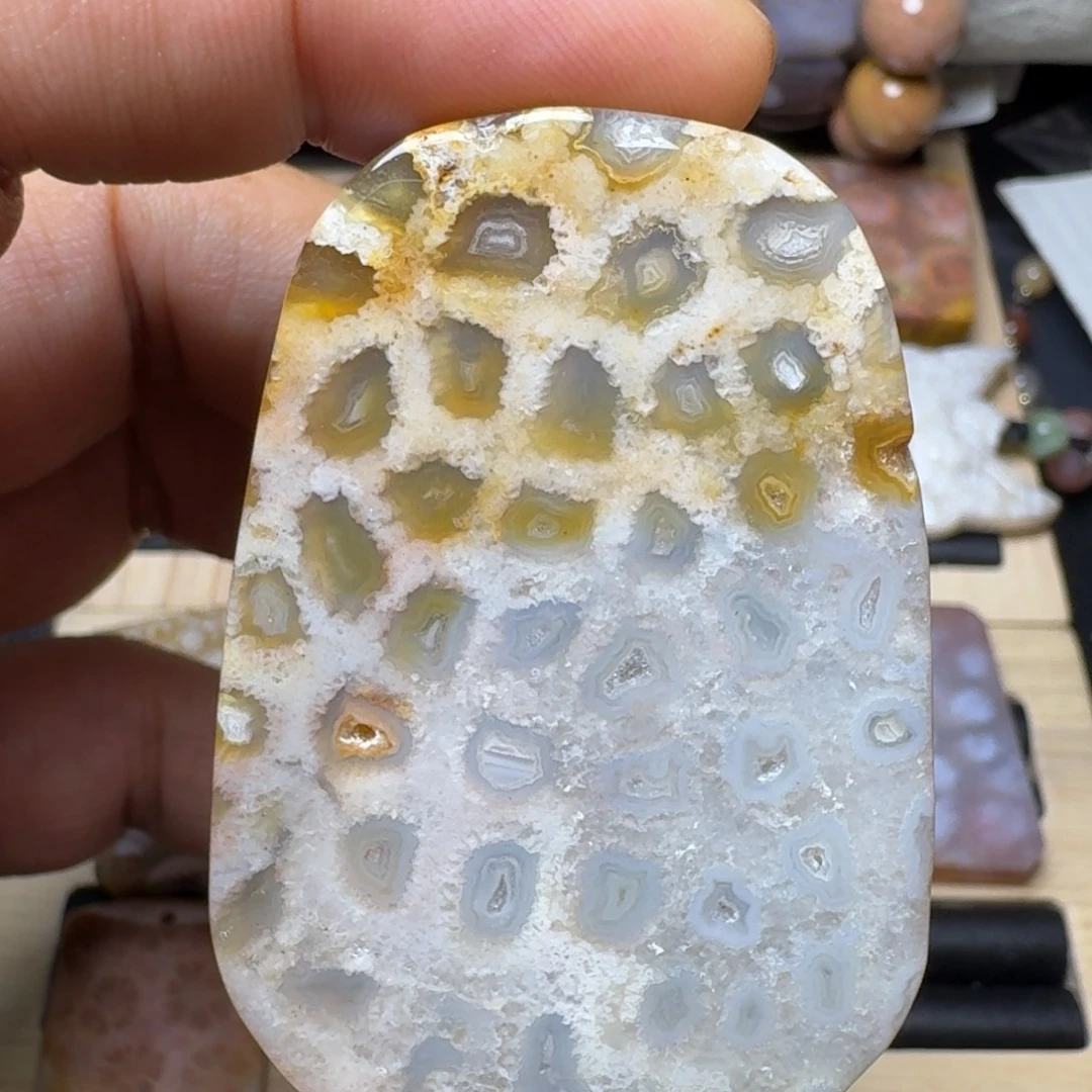 石英质玉未镶嵌纯天然色有机玉石保真色
