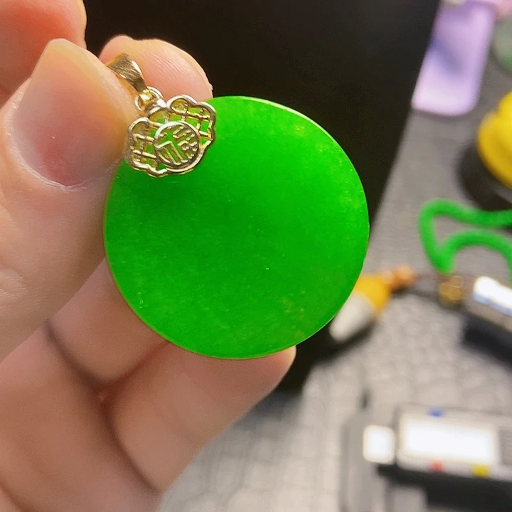 翡翠18K金镶嵌颈饰