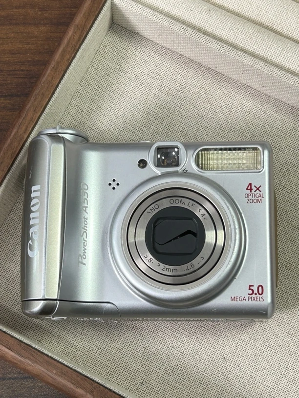 9新 Canon/佳能 a530 银色 屏微瑕 500w像素复古ccd用五号电池