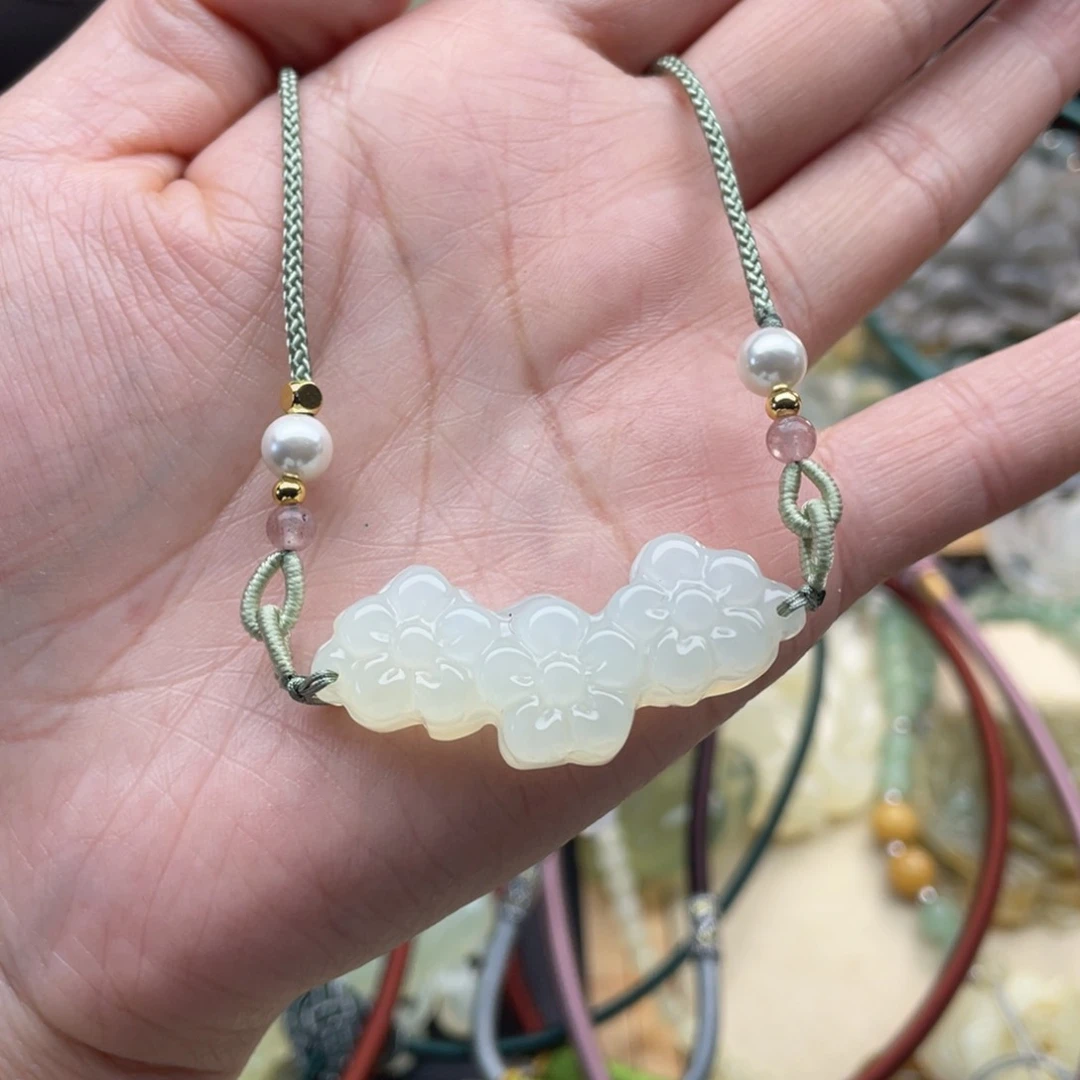 蛇纹石玉颈饰未镶嵌