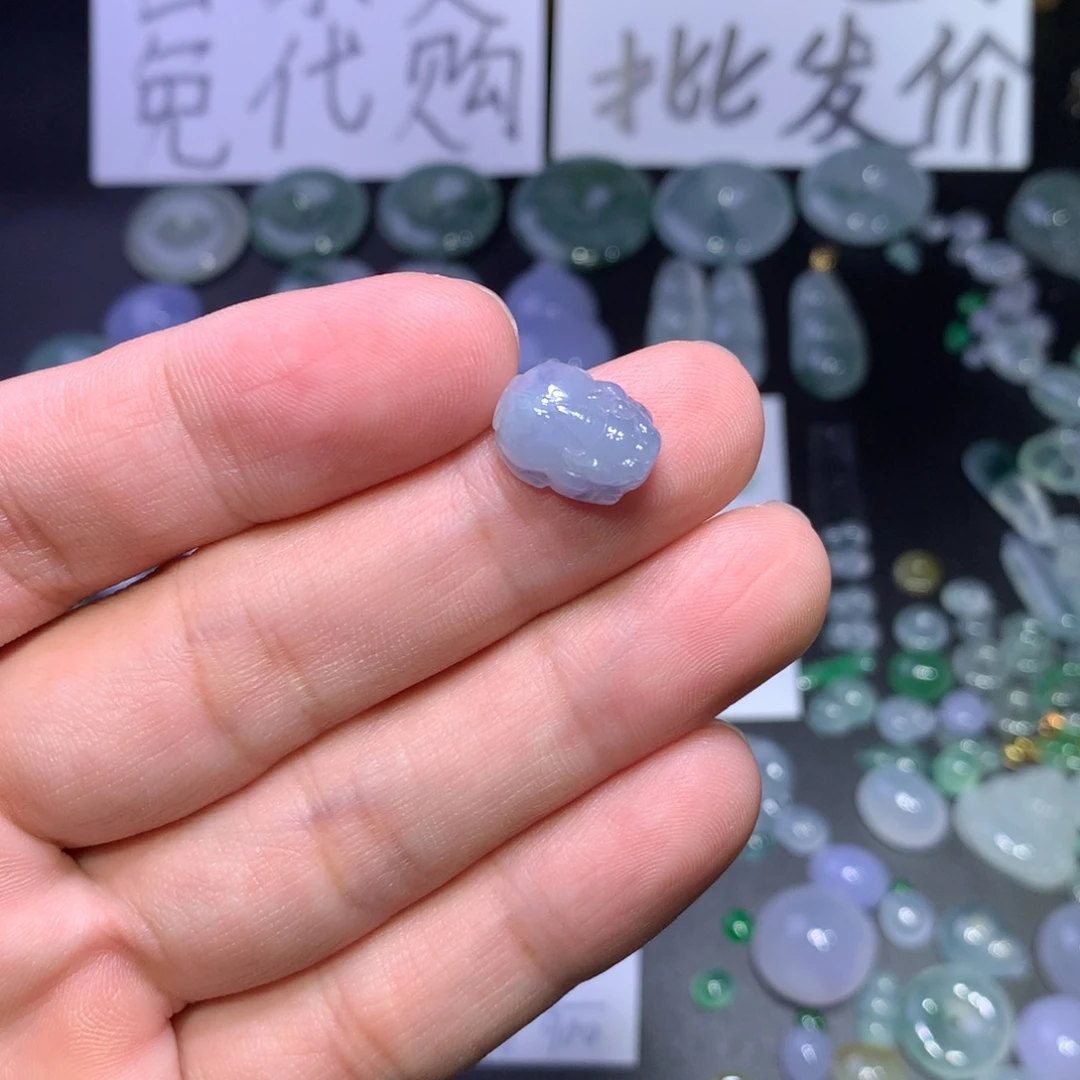 翡翠未镶嵌颈饰貔貅