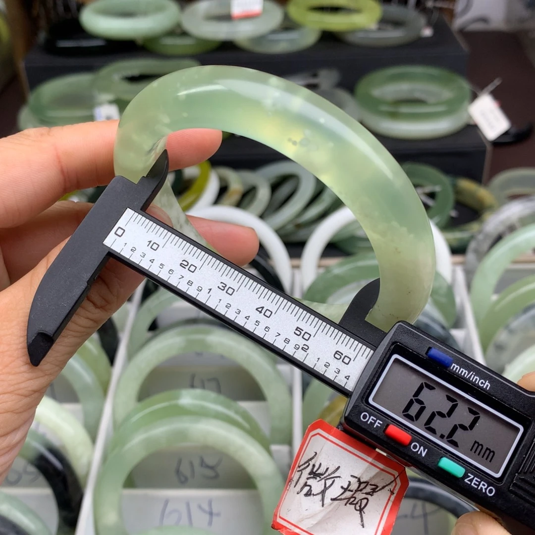 蛇纹石玉未镶嵌手镯613