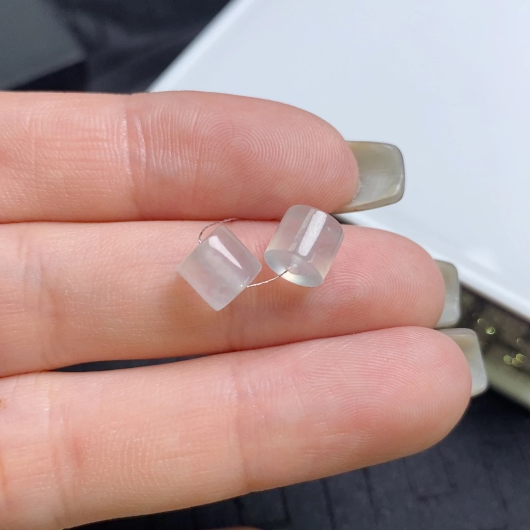 翡翠未镶嵌耳饰高冰小桶珠（可编手串、可做耳饰）