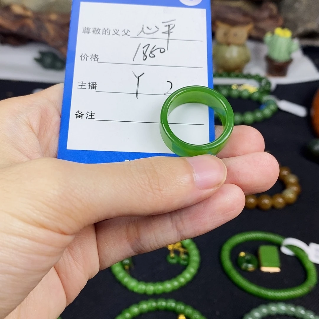 颈饰未镶嵌和田玉心**和