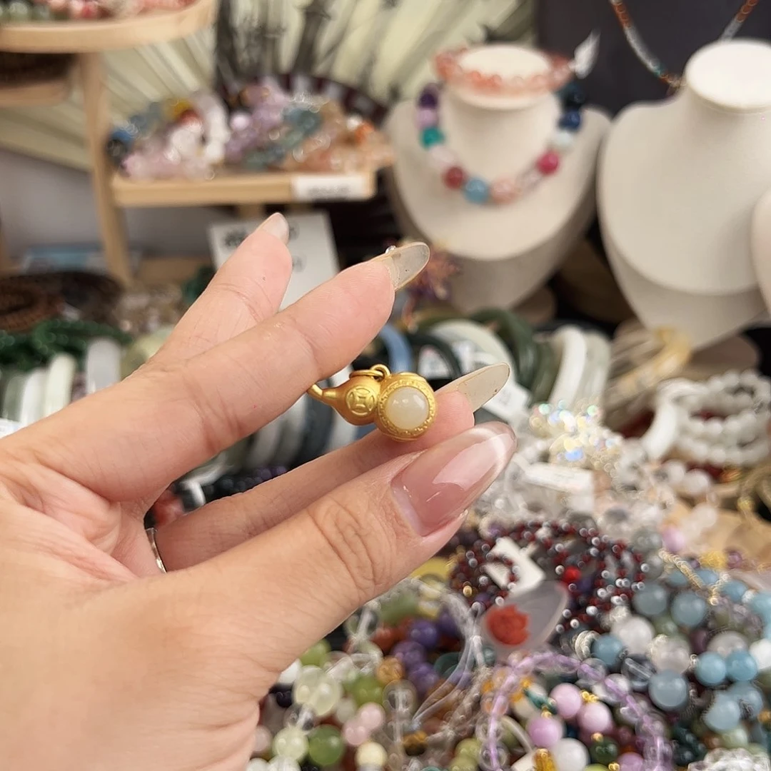 颈饰足银镶嵌和田玉智****.