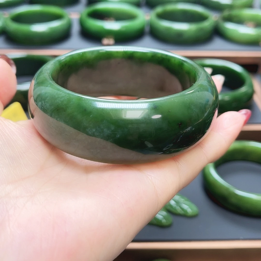 和田玉（碧玉）未镶嵌手镯