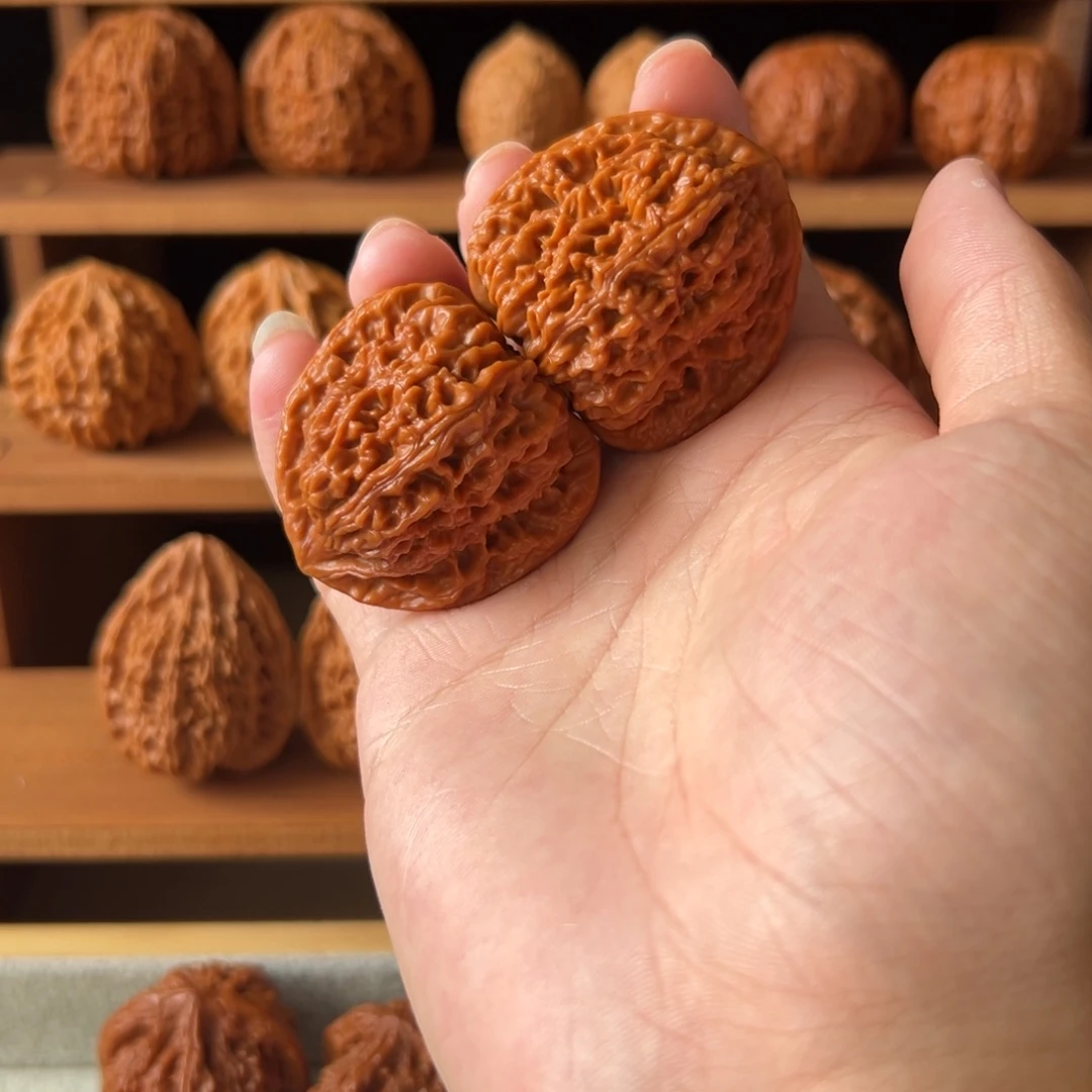 Z***。核桃把件41南疆石（回血）