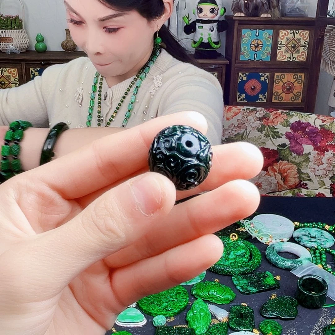 颈饰未镶嵌翡翠多样性