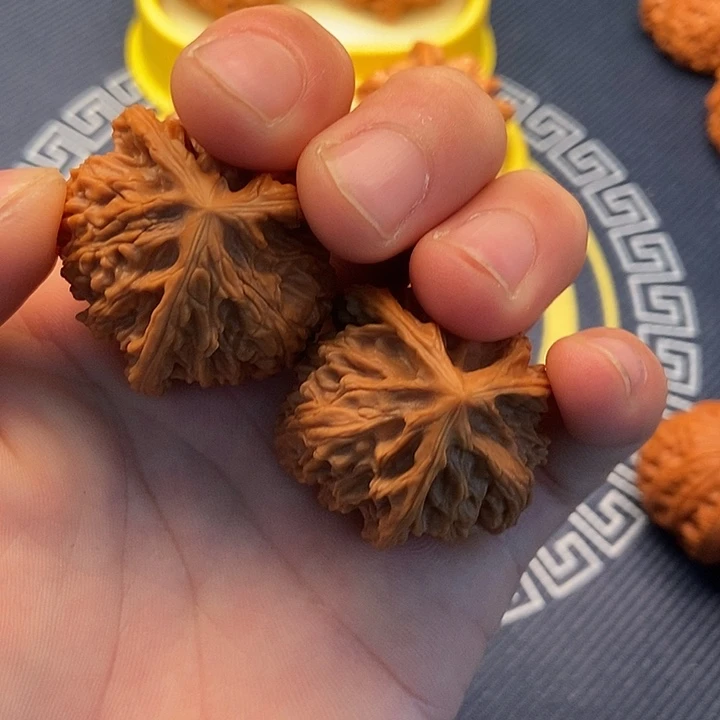 大***。文玩核桃吊坠