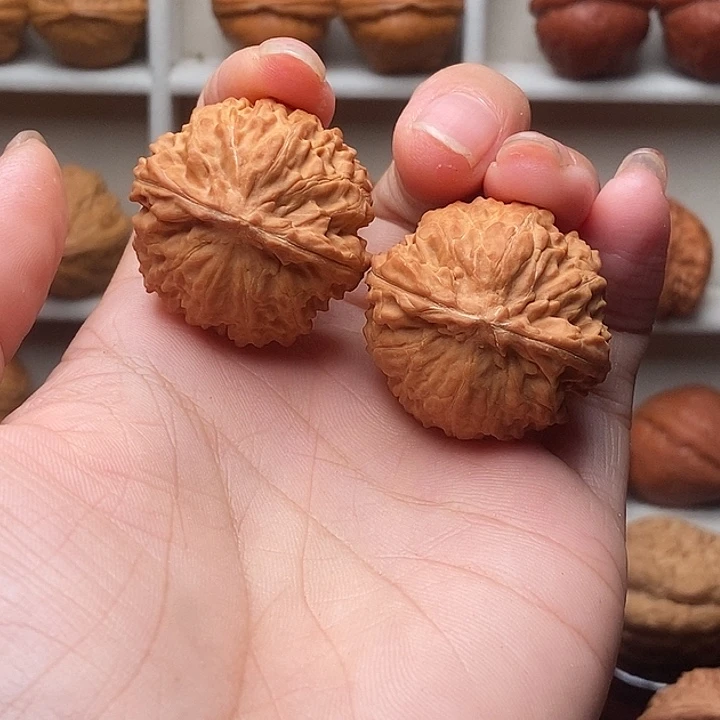 文玩核桃吊坠麒麟球