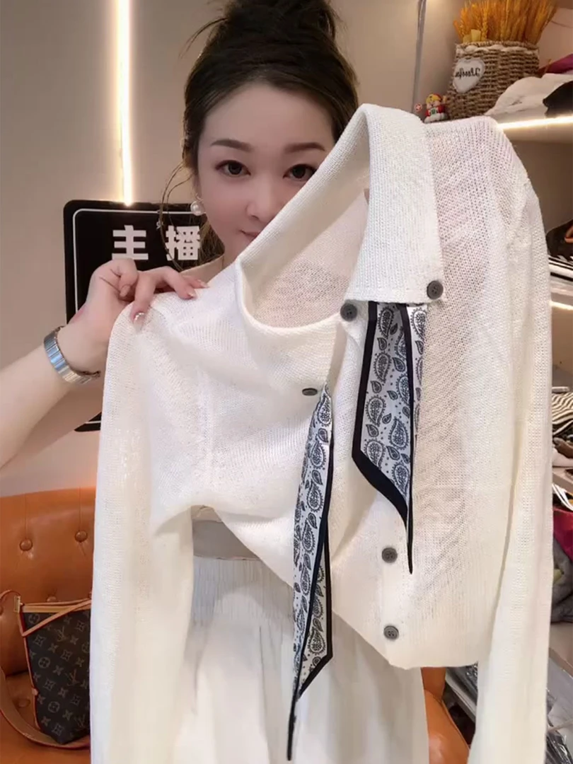 欧货高级感时髦白色翻领长袖针织衫新款设计感丝巾领带上衣2025秋