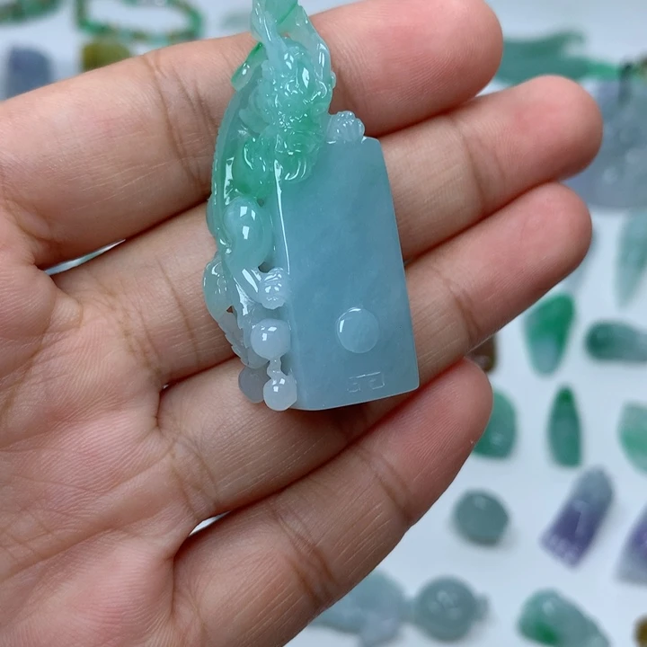 吊坠(不含链)未镶嵌翡翠
