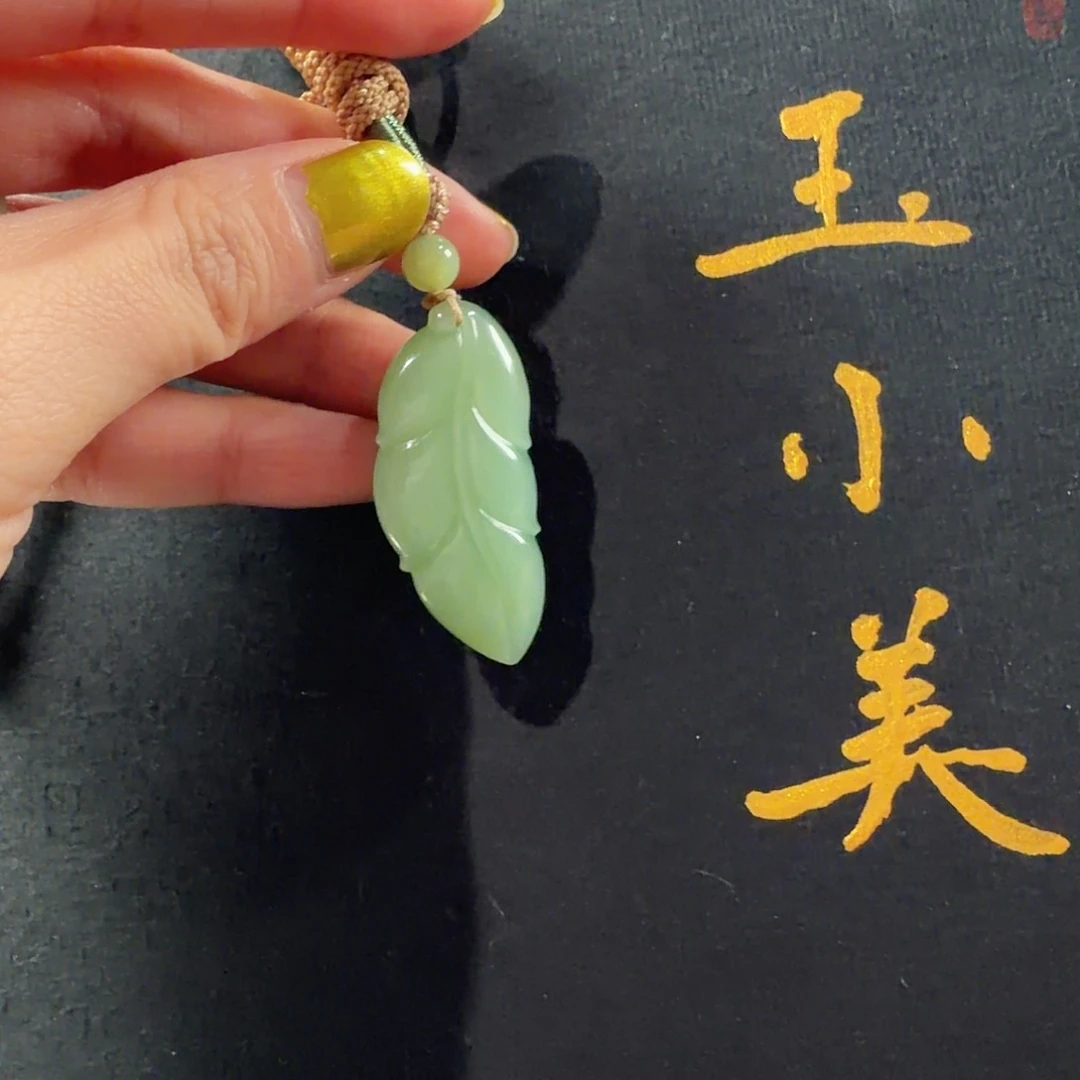 和田玉未镶嵌颈饰黑羊洞