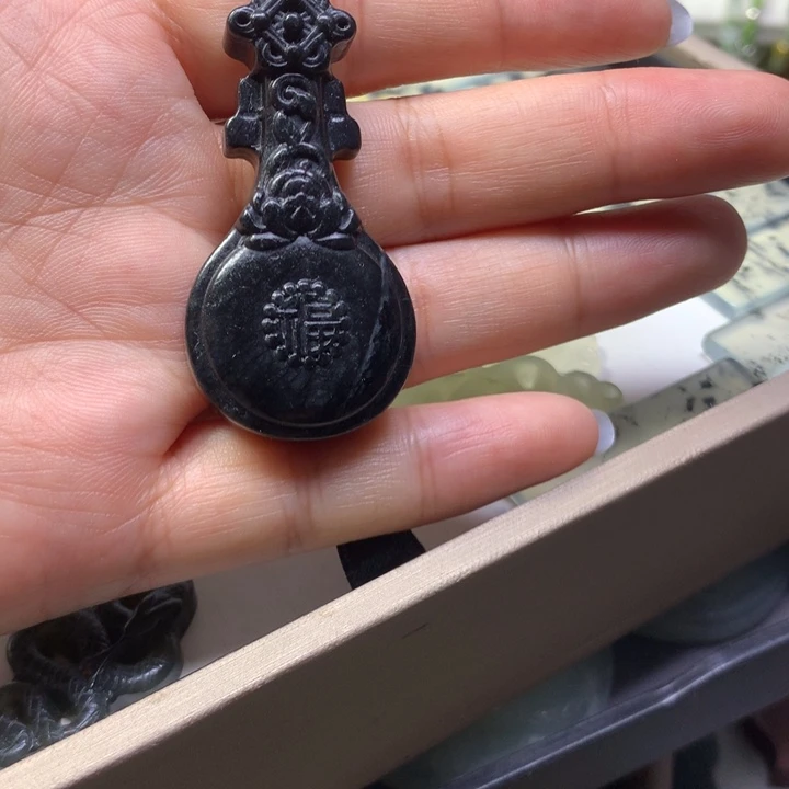 合金蛇纹石玉颈饰