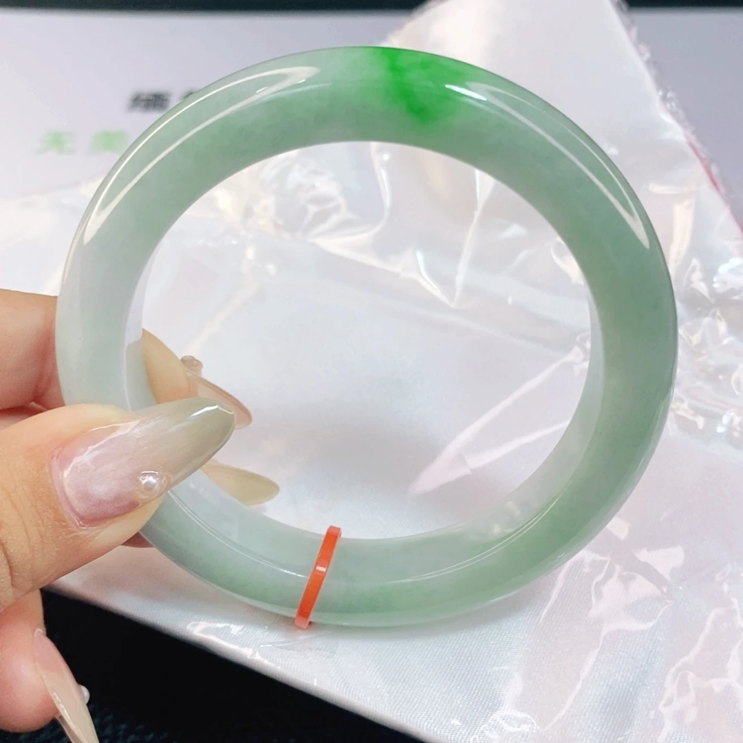 翡翠手镯未镶嵌59圈