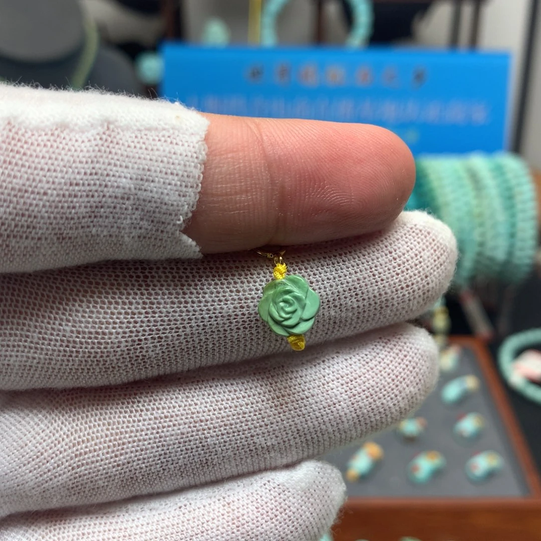 绿松石未镶嵌挂件