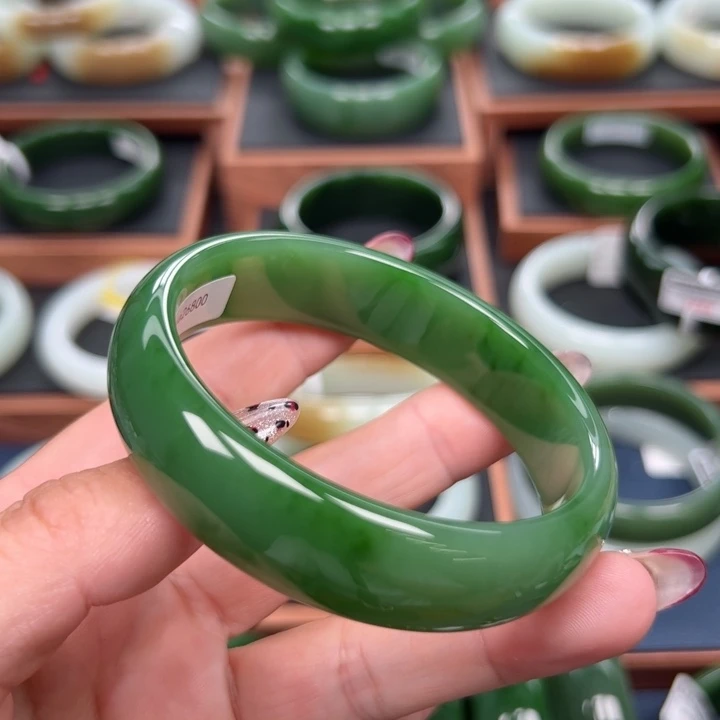 未镶嵌手镯和田玉（碧玉）幸**猪61圈口