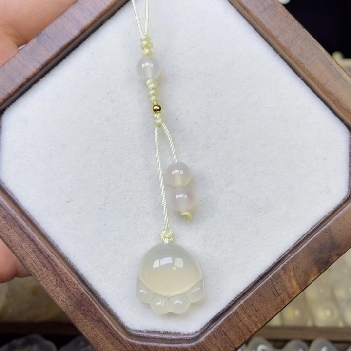 玛瑙/玉髓未镶嵌颈饰猫爪挂件