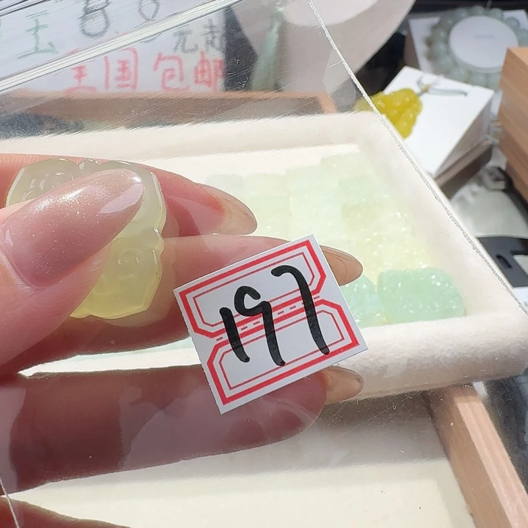 蛇纹石玉颈饰合金精美礼品