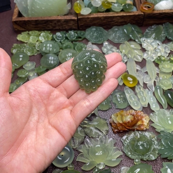 合金蛇纹石玉颈饰