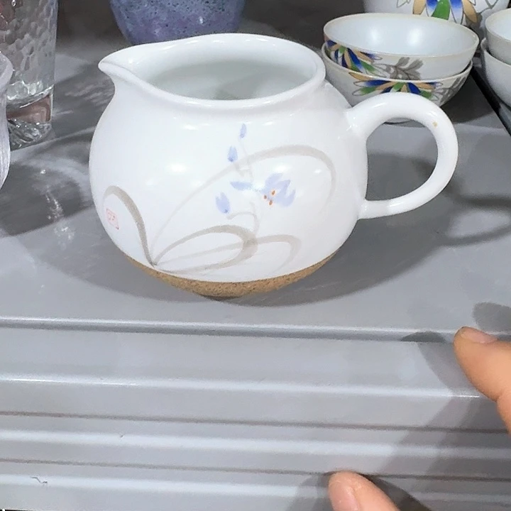 主人杯一个，瓷。。品茗瓷