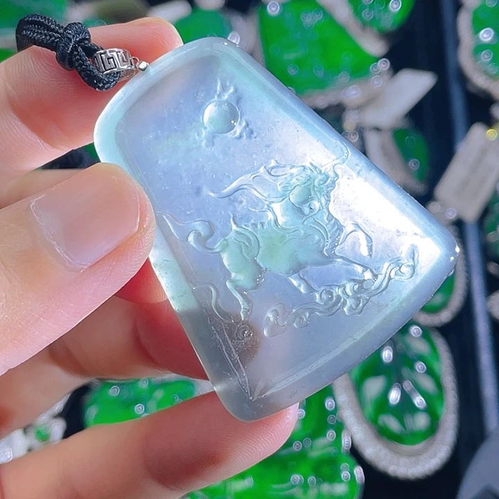 翡翠18K金镶嵌颈饰08