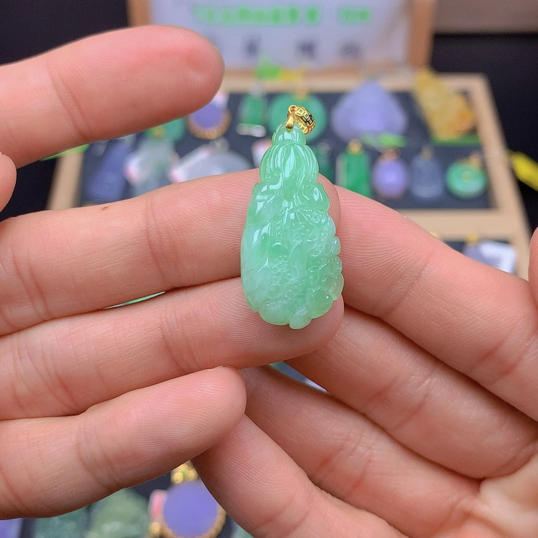 翡翠颈饰18K金镶嵌翡翠