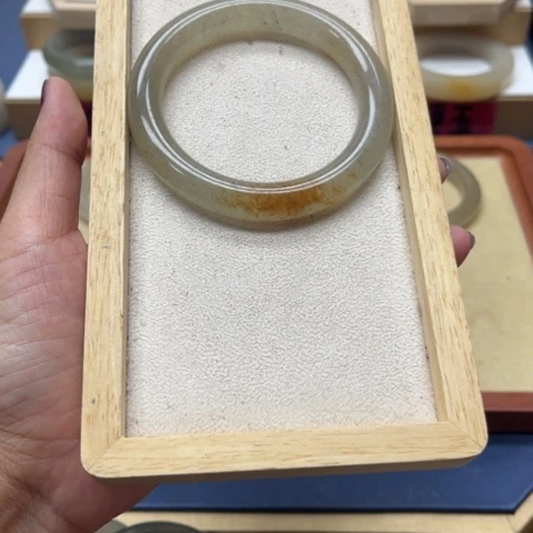 未镶嵌手镯石英质玉