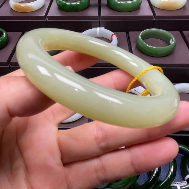 和田玉未镶嵌手镯