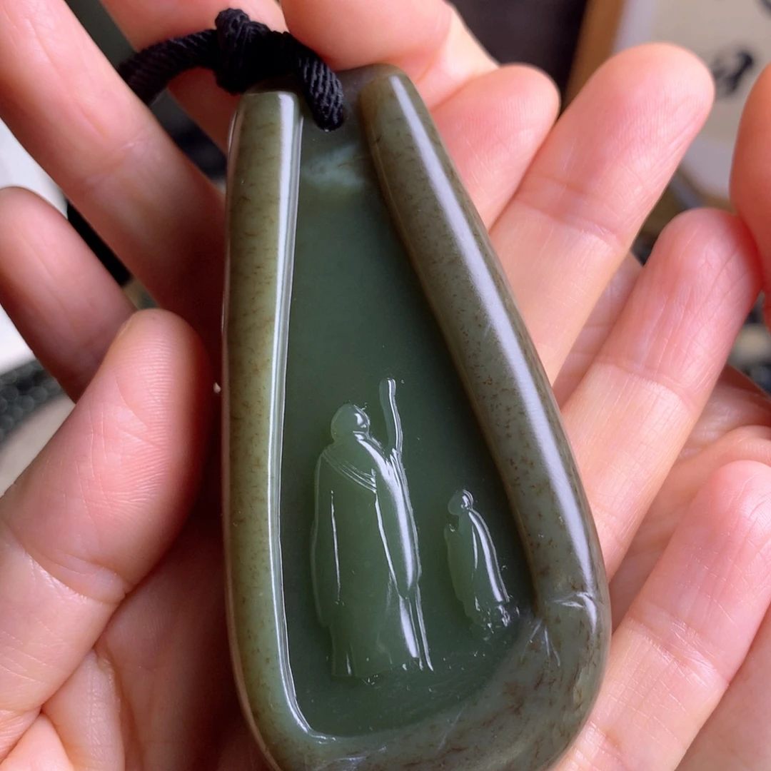 m***e岫岩老玉（透闪石质玉）未镶嵌把件