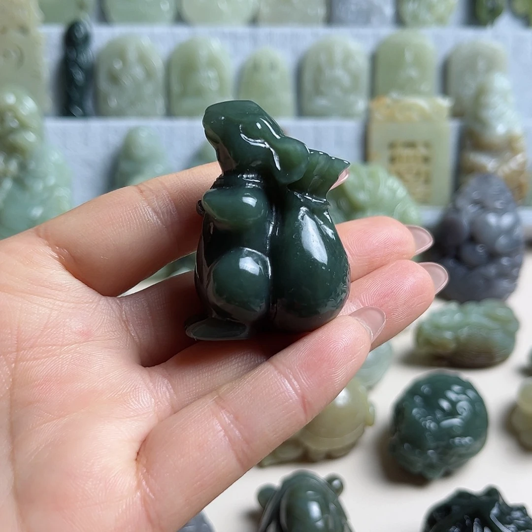 和田玉未镶嵌把件