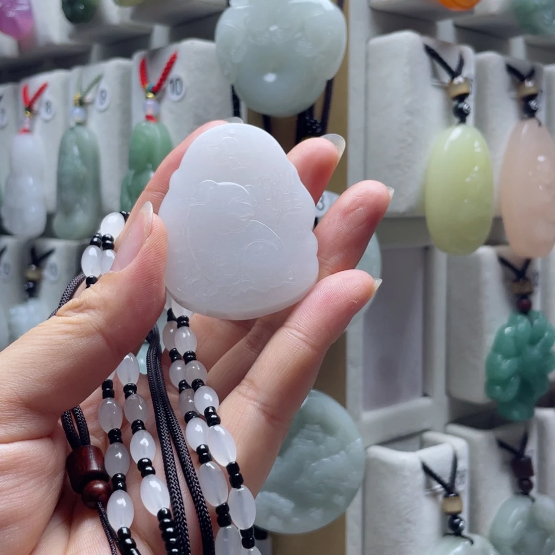 石英质玉（金丝玉）未镶嵌颈饰