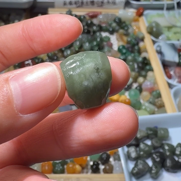 和田玉未镶嵌珠宝半成品