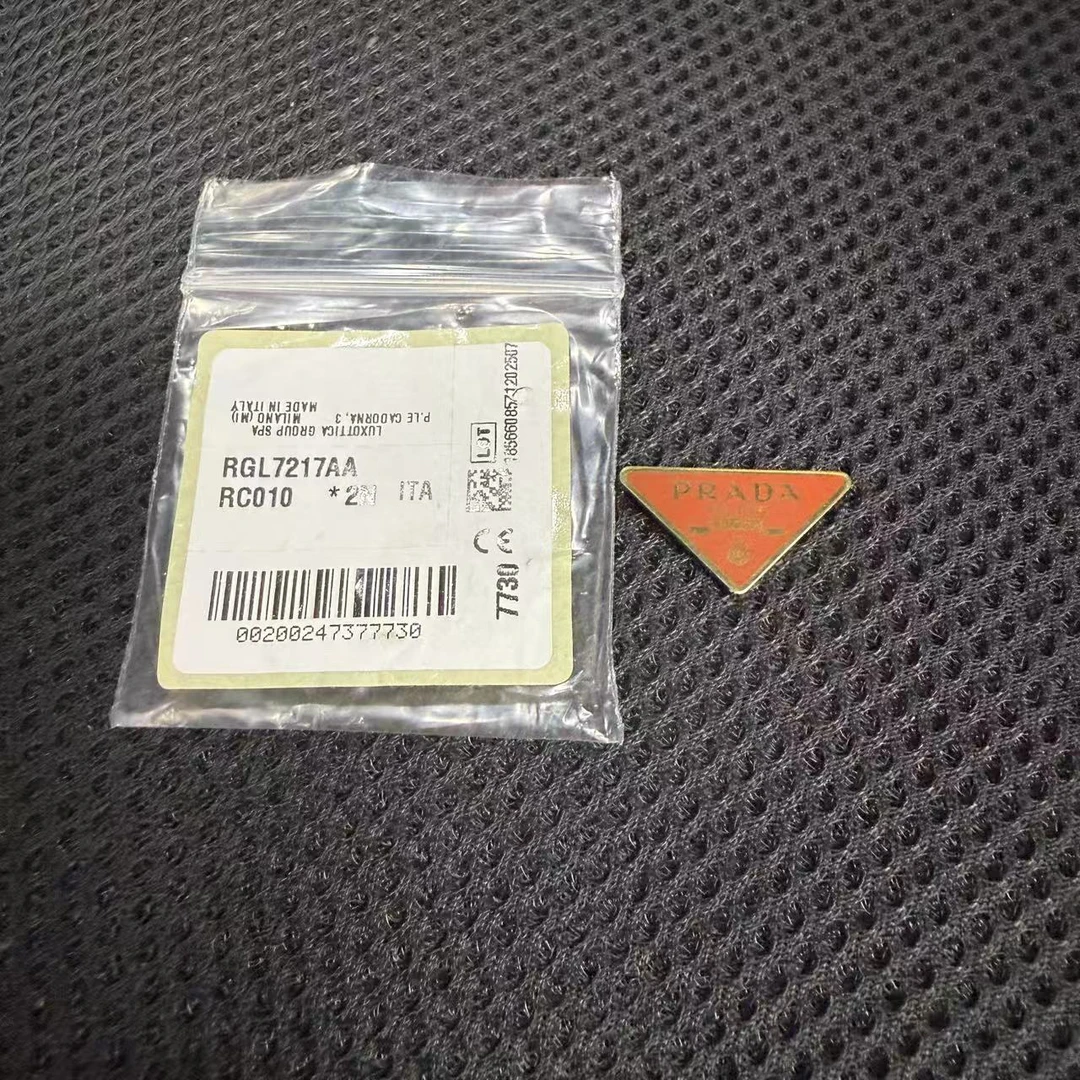 95新 Prada/普拉达 零件单个/ 乱乱子中古/106705不支持鉴定